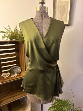 City Chic Refinish Women’s Plus Size 16 Olive Green Faux Wrap Waist Sleeveless
